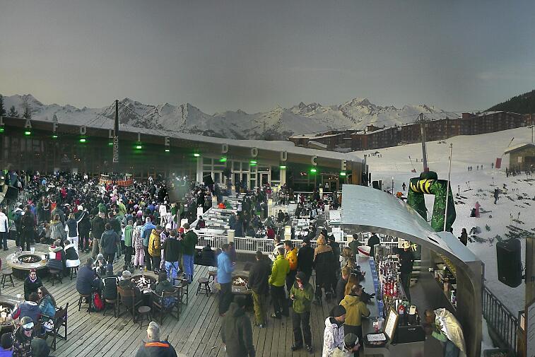 Panoramic webcam view of Arc 1800 (Espace Mille8) in Les Arcs.  In the middle is the terrace of La Folie Douce restaurant.  On the far right is the Villards gondola.