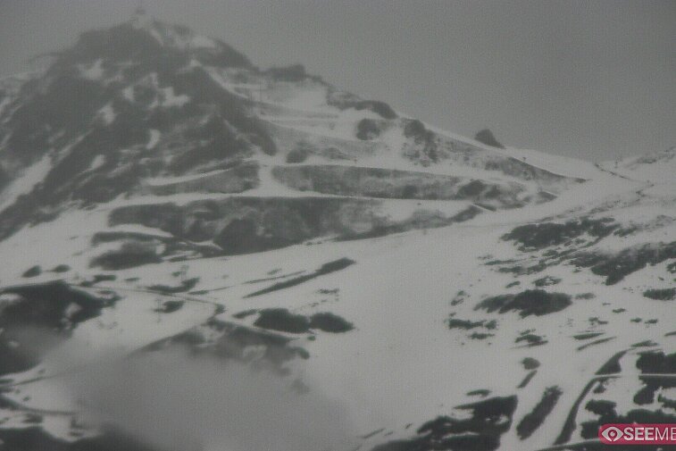 Webcam view of the Saulire summit at 2738 metres above sea level, and various pistes (Mauduit, Sanglier, Niverolle, and Grande Roisere variations) running down into Meribel