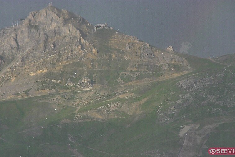 Webcam view of the Saulire summit at 2738 metres above sea level, and various pistes (Mauduit, Sanglier, Niverolle, and Grande Roisere variations) running down into Meribel