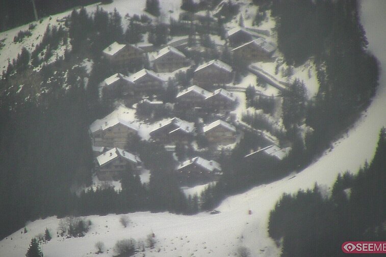an image of mountain road with chalets