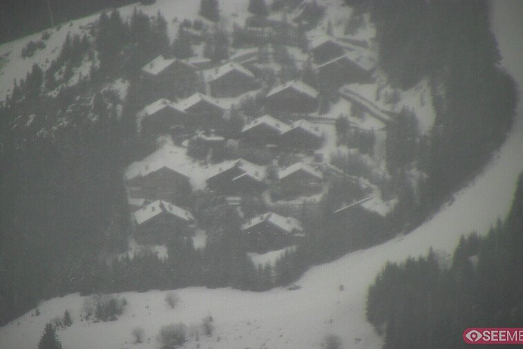 an image of mountain road with chalets
