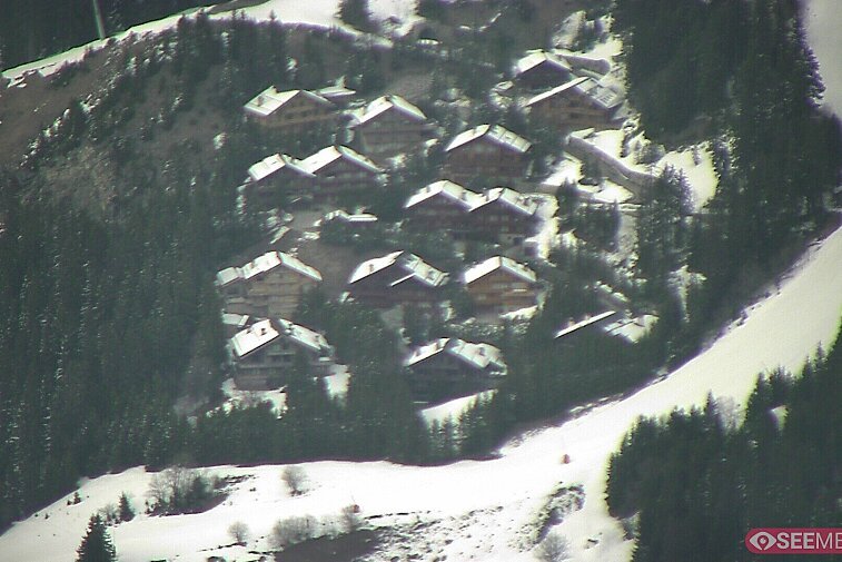 A picture-postcard webcam view of the best Méribel can offer: chocolate-box chalets, tree-line, and easily-accessible pistes