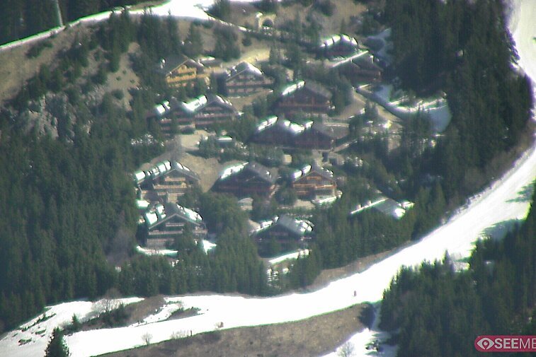 A picture-postcard webcam view of the best Méribel can offer: chocolate-box chalets, tree-line, and easily-accessible pistes