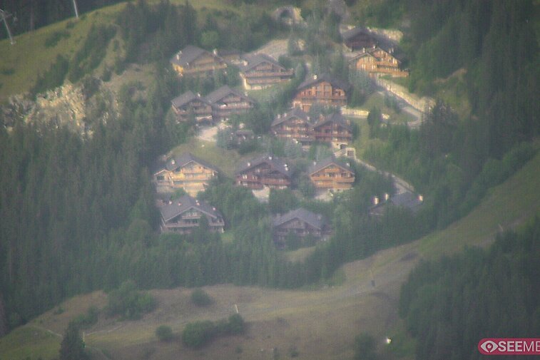A picture-postcard webcam view of the best M&eacute;ribel can offer: chocolate-box chalets, tree-line, and easily-accessible pistes