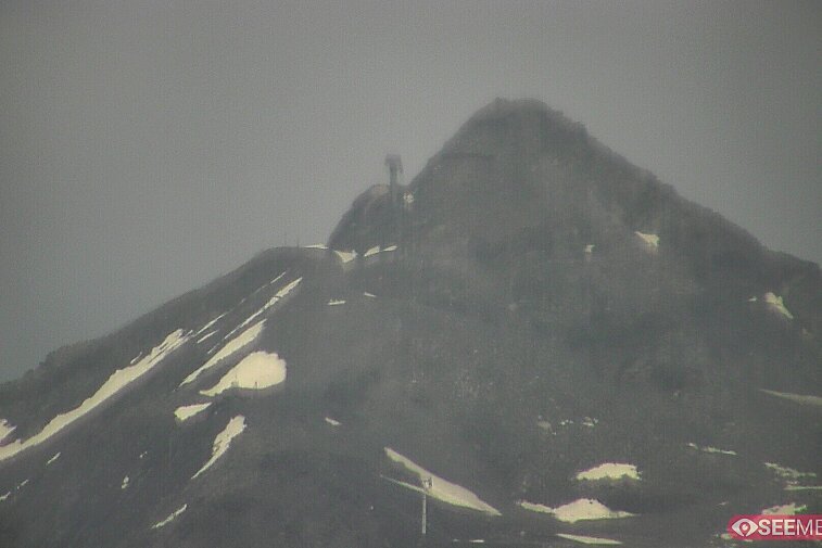 Webcam view of Le Mont du Vallon, Meribel valley's highest skiing.  It is high, north-facing, and fairly steep.