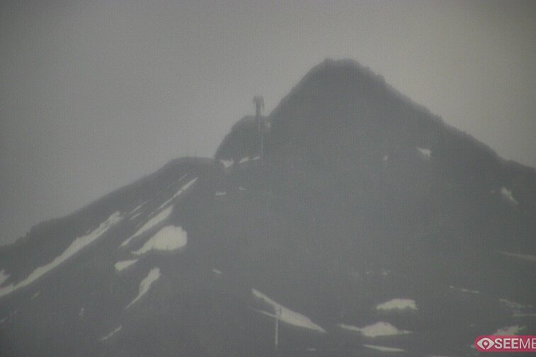 Webcam view of Le Mont du Vallon, Meribel valley's highest skiing.  It is high, north-facing, and fairly steep.