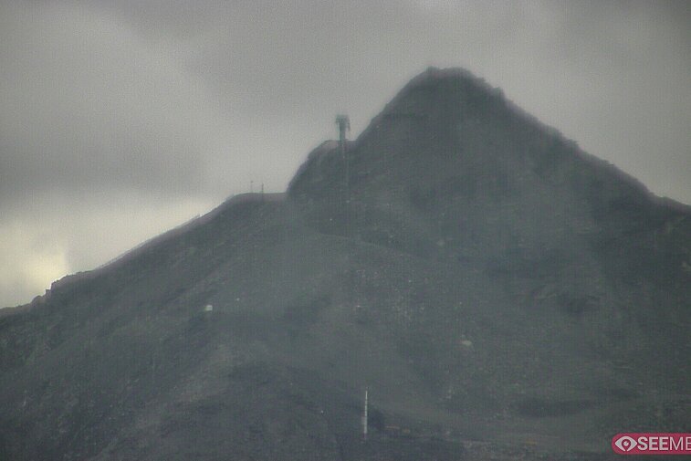 Webcam view of Le Mont du Vallon, Meribel valley's highest skiing.  It is high, north-facing, and fairly steep.