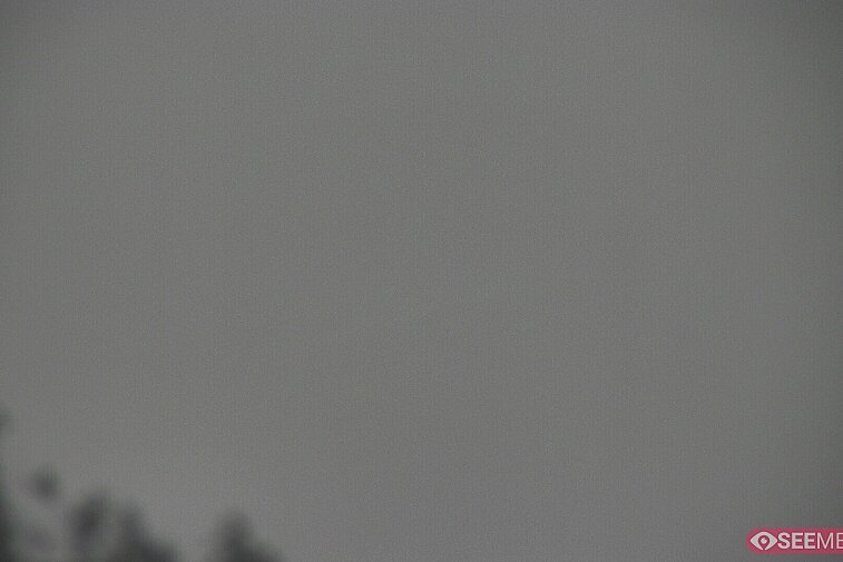 Webcam view from the very top of Tougnette bubble lift looking down upon the Moonpark, one of the Meribel valley's two snowparks