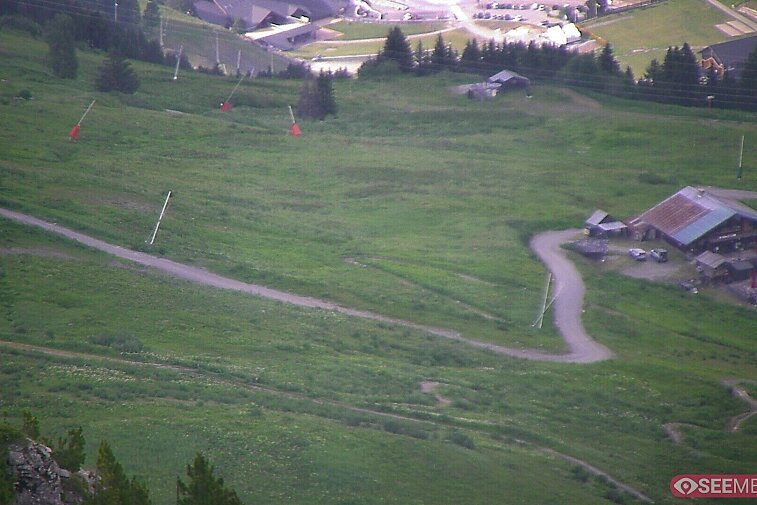 Webcam view from the very top of Tougnette bubble lift looking down upon the Moonpark, one of the Meribel valley's two snowparks