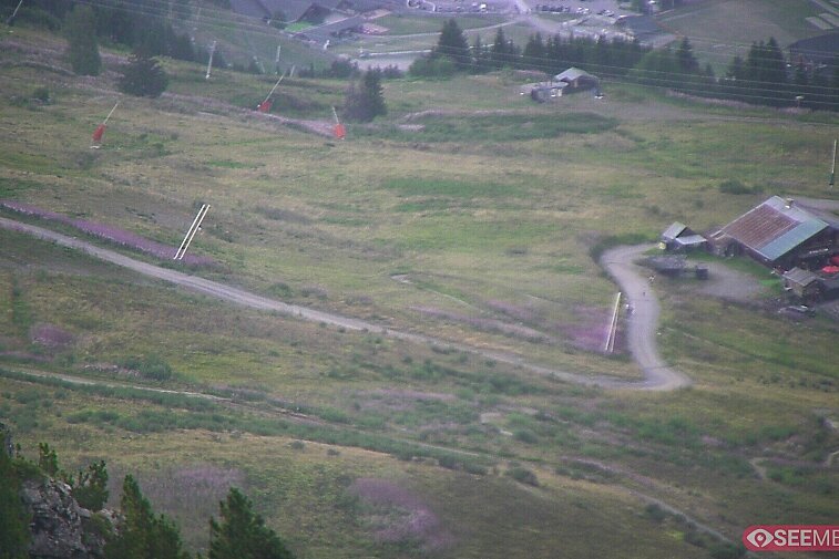 Webcam view from the very top of Tougnette bubble lift looking down upon the Moonpark, one of the Meribel valley's two snowparks