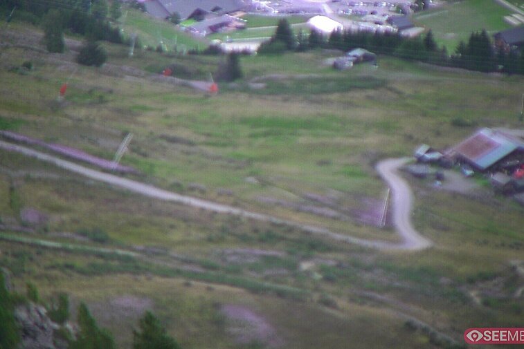 Webcam view from the very top of Tougnette bubble lift looking down upon the Moonpark, one of the Meribel valley's two snowparks