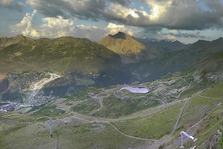 See it all with this amazing panoramic webcam view of the M&eacute;ribel Valley from the top of Tougnette
