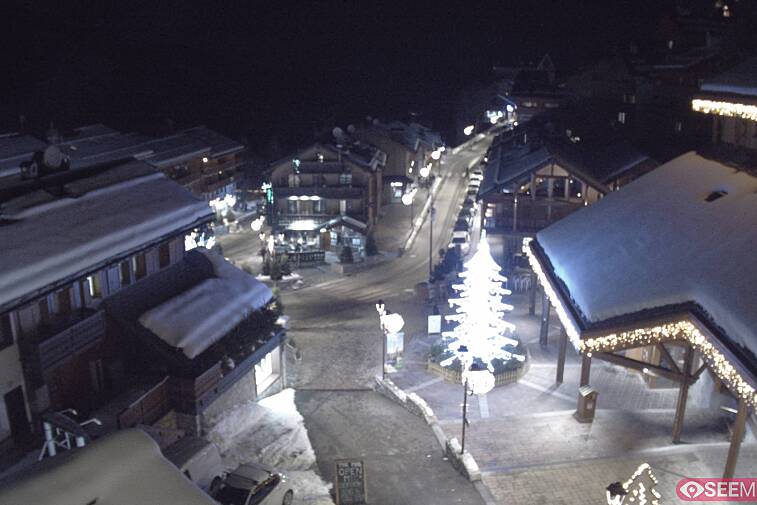 Webcam view of the square at the heart of Meribel, as seen from Hotel Le Doron. On the right is the Tourist Office and main Post Office. Sometimes you can see live entertainment in the square in front