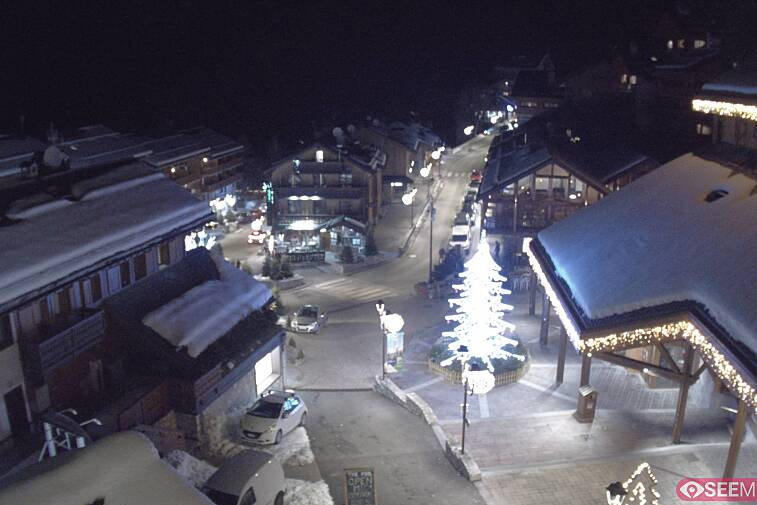 Webcam view of the square at the heart of Meribel, as seen from Hotel Le Doron. On the right is the Tourist Office and main Post Office. Sometimes you can see live entertainment in the square in front