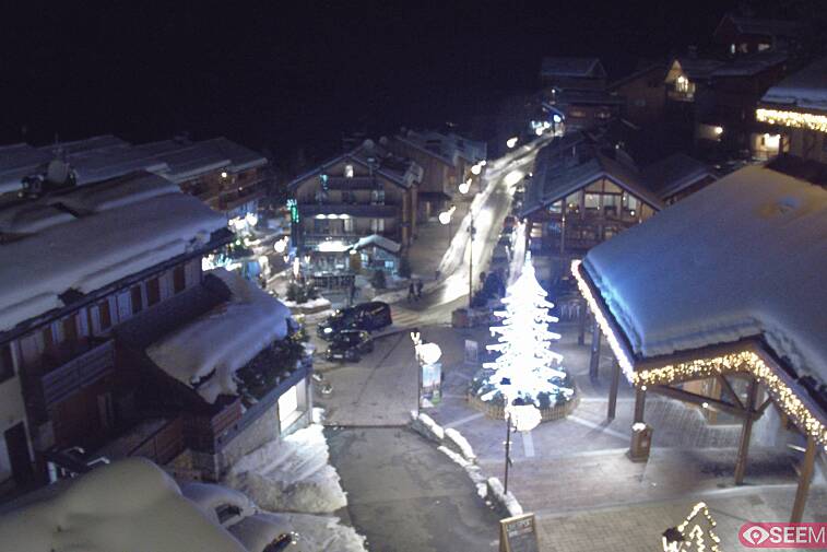 Webcam view of the square at the heart of Meribel, as seen from Hotel Le Doron. On the right is the Tourist Office and main Post Office. Sometimes you can see live entertainment in the square in front