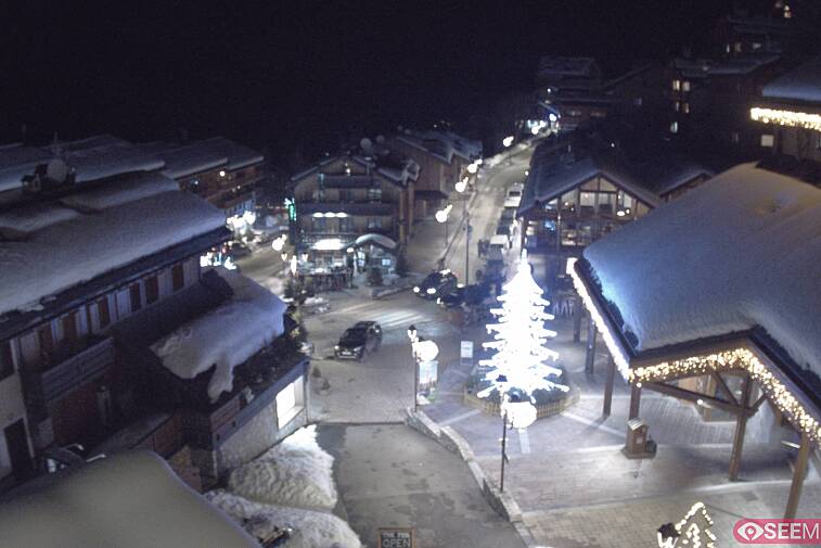 Webcam view of the square at the heart of Meribel, as seen from Hotel Le Doron. On the right is the Tourist Office and main Post Office. Sometimes you can see live entertainment in the square in front