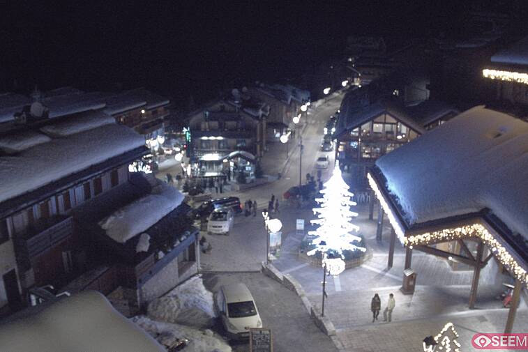 Webcam view of the square at the heart of Meribel, as seen from Hotel Le Doron. On the right is the Tourist Office and main Post Office. Sometimes you can see live entertainment in the square in front