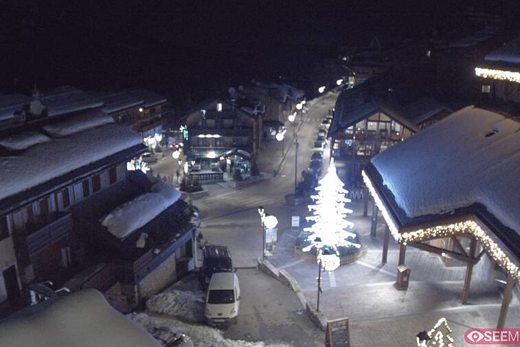 Webcam view of the square at the heart of Meribel, as seen from Hotel Le Doron. On the right is the Tourist Office and main Post Office. Sometimes you can see live entertainment in the square in front