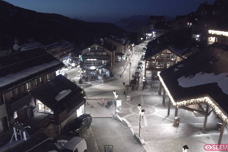 Webcam view of the square at the heart of Meribel, as seen from Hotel Le Doron. On the right is the Tourist Office and main Post Office. Sometimes you can see live entertainment in the square in front