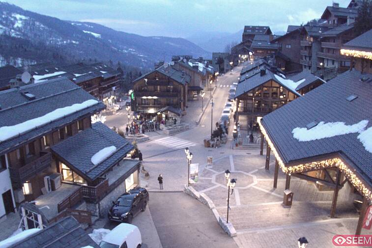 Webcam view of the square at the heart of Meribel, as seen from Hotel Le Doron. On the right is the Tourist Office and main Post Office. Sometimes you can see live entertainment in the square in front
