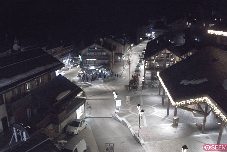 Webcam view of the square at the heart of Meribel, as seen from Hotel Le Doron. On the right is the Tourist Office and main Post Office. Sometimes you can see live entertainment in the square in front