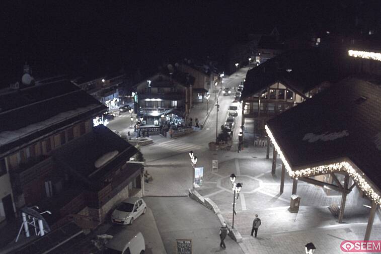 Webcam view of the square at the heart of Meribel, as seen from Hotel Le Doron. On the right is the Tourist Office and main Post Office. Sometimes you can see live entertainment in the square in front