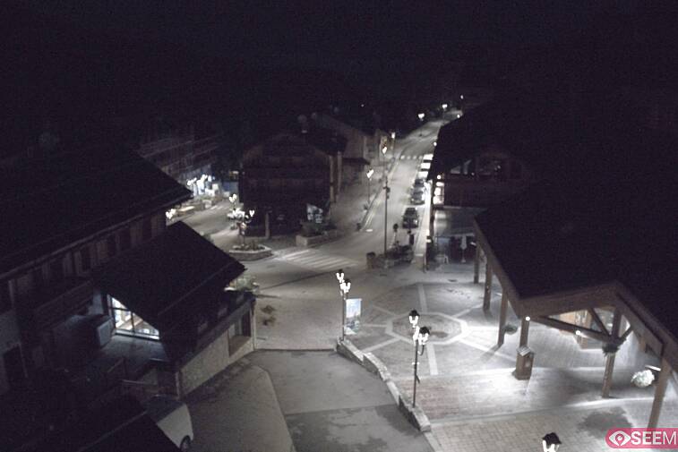 Webcam view of the square at the heart of Meribel, as seen from Hotel Le Doron. On the right is the Tourist Office and main Post Office. Sometimes you can see live entertainment in the square in front