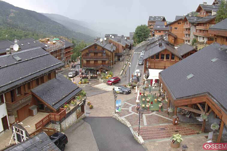 Webcam view of the square at the heart of Meribel, as seen from Hotel Le Doron. On the right is the Tourist Office and main Post Office. Sometimes you can see live entertainment in the square in front