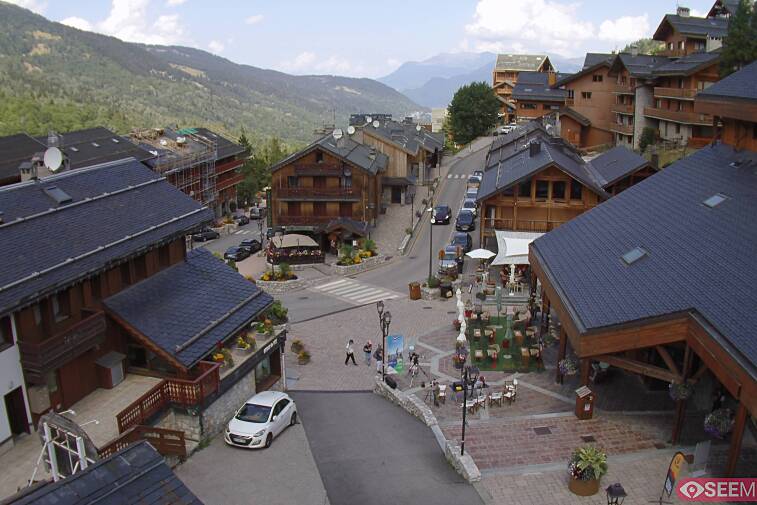 Webcam view of the square at the heart of Meribel, as seen from Hotel Le Doron. On the right is the Tourist Office and main Post Office. Sometimes you can see live entertainment in the square in front