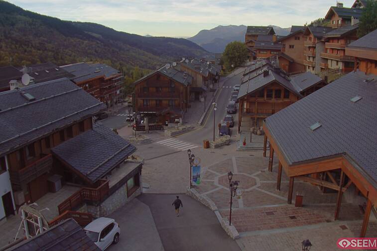 Webcam view of the square at the heart of Meribel, as seen from Hotel Le Doron. On the right is the Tourist Office and main Post Office. Sometimes you can see live entertainment in the square in front