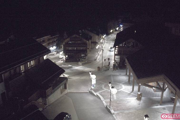 Webcam view of the square at the heart of Meribel, as seen from Hotel Le Doron. On the right is the Tourist Office and main Post Office. Sometimes you can see live entertainment in the square in front