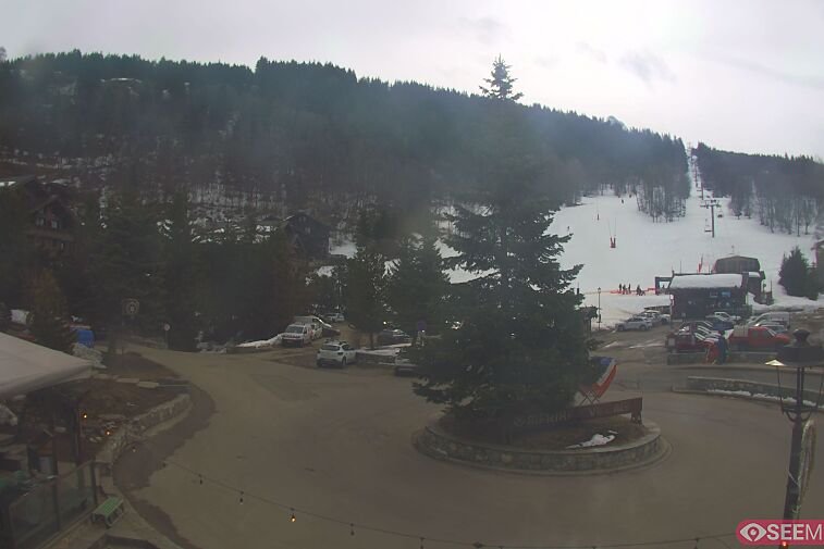 a photo of the entrance and pistes in Meribel