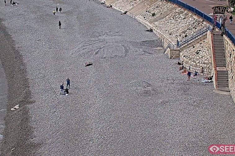 Webcam view of the Castel beach and club on the eastern-most side of the Promenade des Anglais and nestled under the Parc du Chateau, in Nice, France