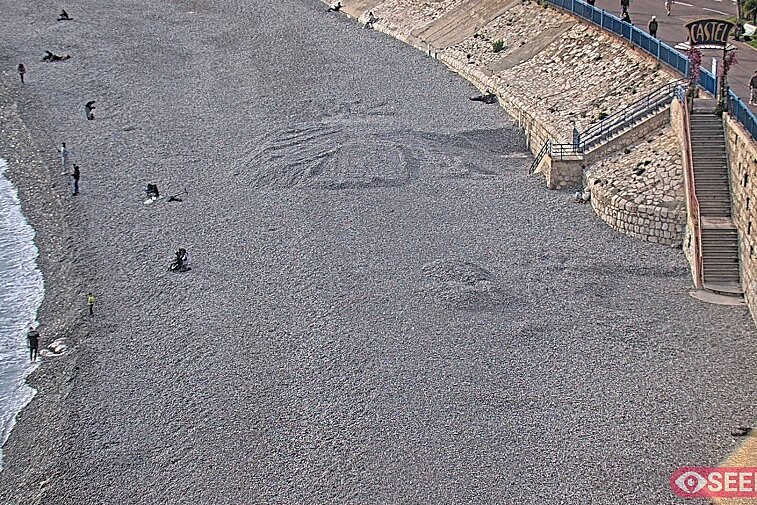 Webcam view of the Castel beach and club on the eastern-most side of the Promenade des Anglais and nestled under the Parc du Chateau, in Nice, France