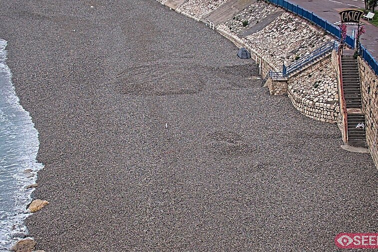 Webcam view of the Castel beach and club on the eastern-most side of the Promenade des Anglais and nestled under the Parc du Chateau, in Nice, France