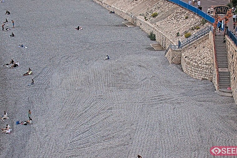 Webcam view of the Castel beach and club on the eastern-most side of the Promenade des Anglais and nestled under the Parc du Chateau, in Nice, France