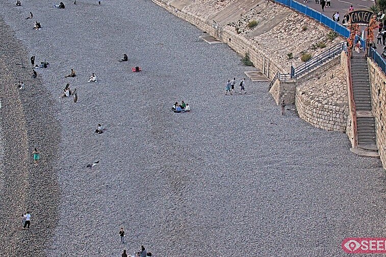 Webcam view of the Castel beach and club on the eastern-most side of the Promenade des Anglais and nestled under the Parc du Chateau, in Nice, France