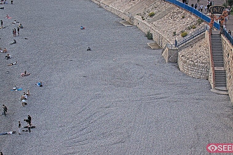 Webcam view of the Castel beach and club on the eastern-most side of the Promenade des Anglais and nestled under the Parc du Chateau, in Nice, France