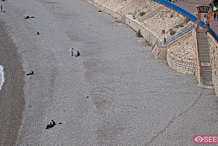 Webcam view of the Castel beach and club on the eastern-most side of the Promenade des Anglais and nestled under the Parc du Chateau, in Nice, France