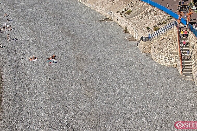 Webcam view of the Castel beach and club on the eastern-most side of the Promenade des Anglais and nestled under the Parc du Chateau, in Nice, France