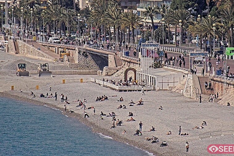 Webcam view of the Beau Rivage beach club on the Promenade des Anglais, just under the Beau Rivage Hotel, in Nice, France