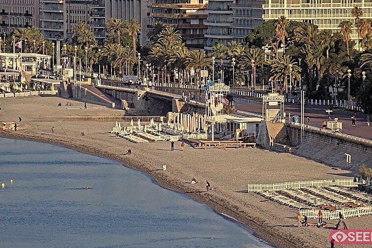 Webcam view of the Beau Rivage beach club on the Promenade des Anglais, just under the Beau Rivage Hotel, in Nice, France
