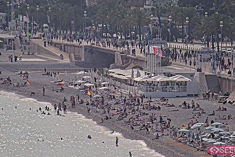 Webcam view of the Beau Rivage beach club on the Promenade des Anglais, just under the Beau Rivage Hotel, in Nice, France