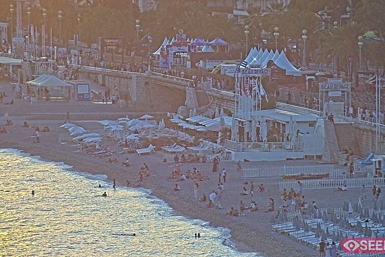 Webcam view of the Beau Rivage beach club on the Promenade des Anglais, just under the Beau Rivage Hotel, in Nice, France