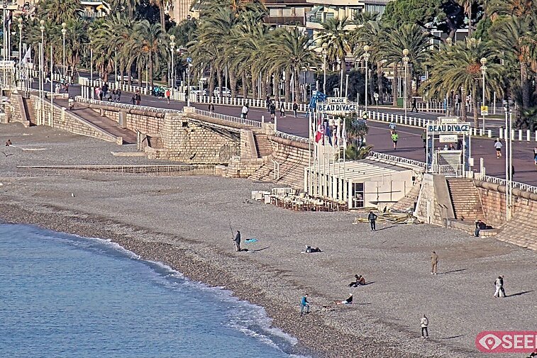 Webcam view of the Beau Rivage beach club on the Promenade des Anglais, just under the Beau Rivage Hotel, in Nice, France