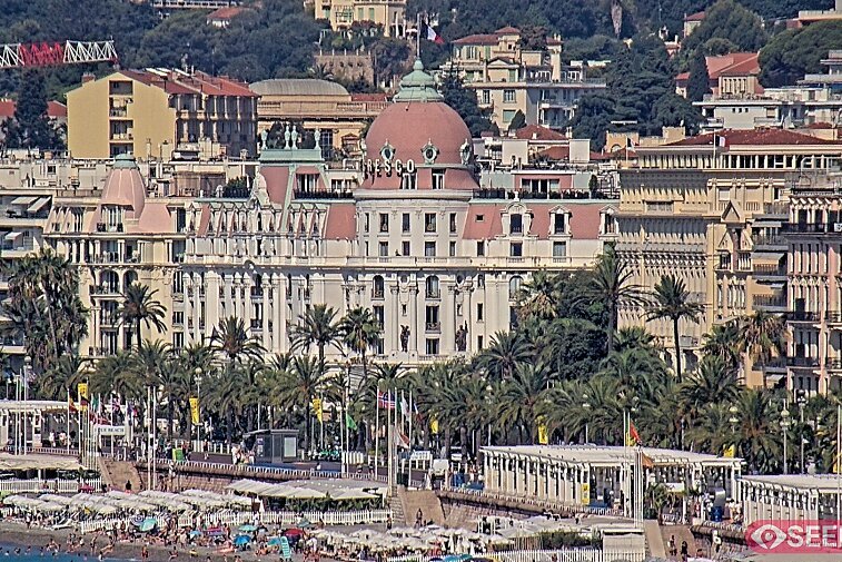 Webcam view across to the landmark Hotel Negresco, located on the Promenade des Anglais in Nice, France