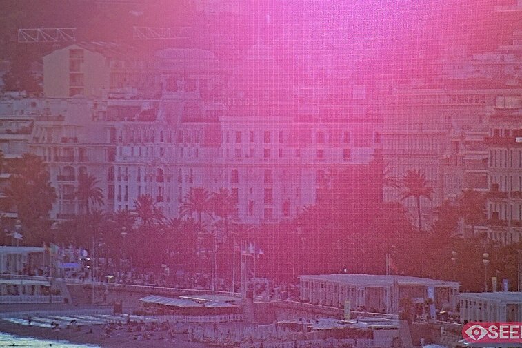 Webcam view across to the landmark Hotel Negresco, located on the Promenade des Anglais in Nice, France