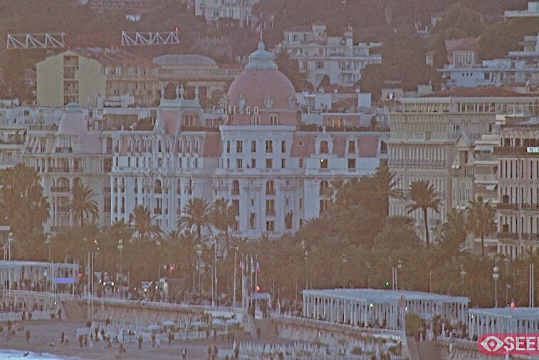 Webcam view across to the landmark Hotel Negresco, located on the Promenade des Anglais in Nice, France