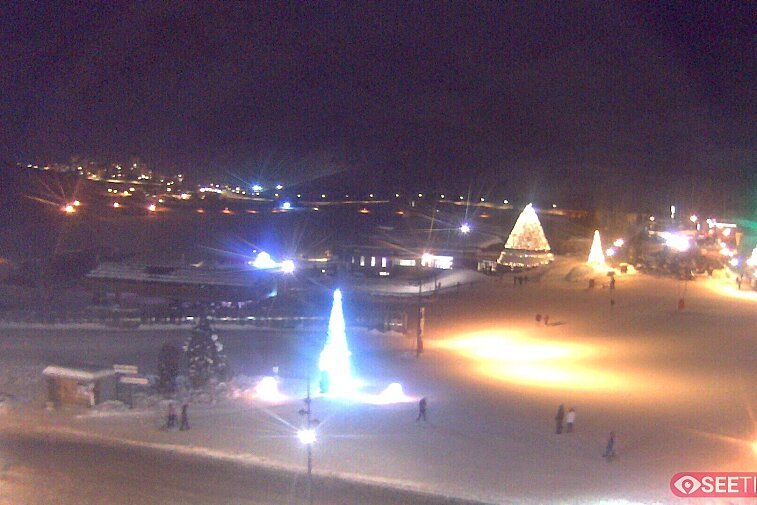 Superb panoramic webcam view over the expansive Tignes ski area and Espace Killy. The camera is situated at the Hotel Le Refuge, in the centre of Tignes Le Lac.