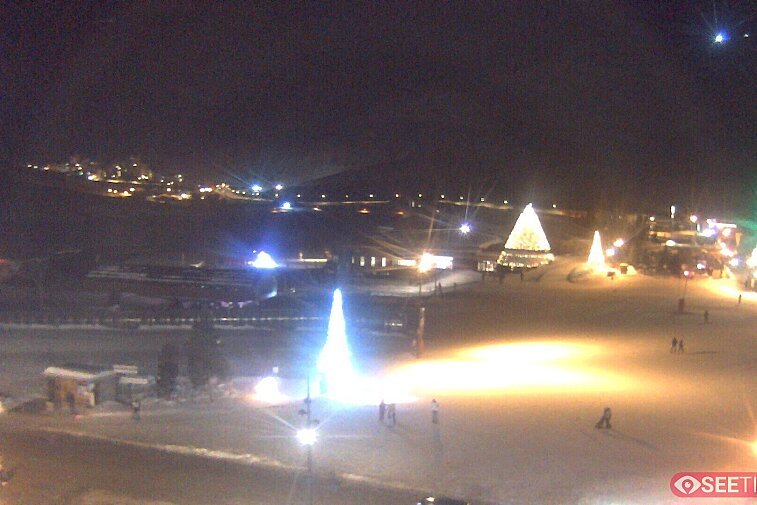 Superb panoramic webcam view over the expansive Tignes ski area and Espace Killy. The camera is situated at the Hotel Le Refuge, in the centre of Tignes Le Lac.